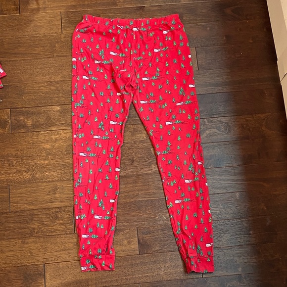 Vineyard Vines Red Kids Pajama Set with Christmas Trees - Picture 8 of 11